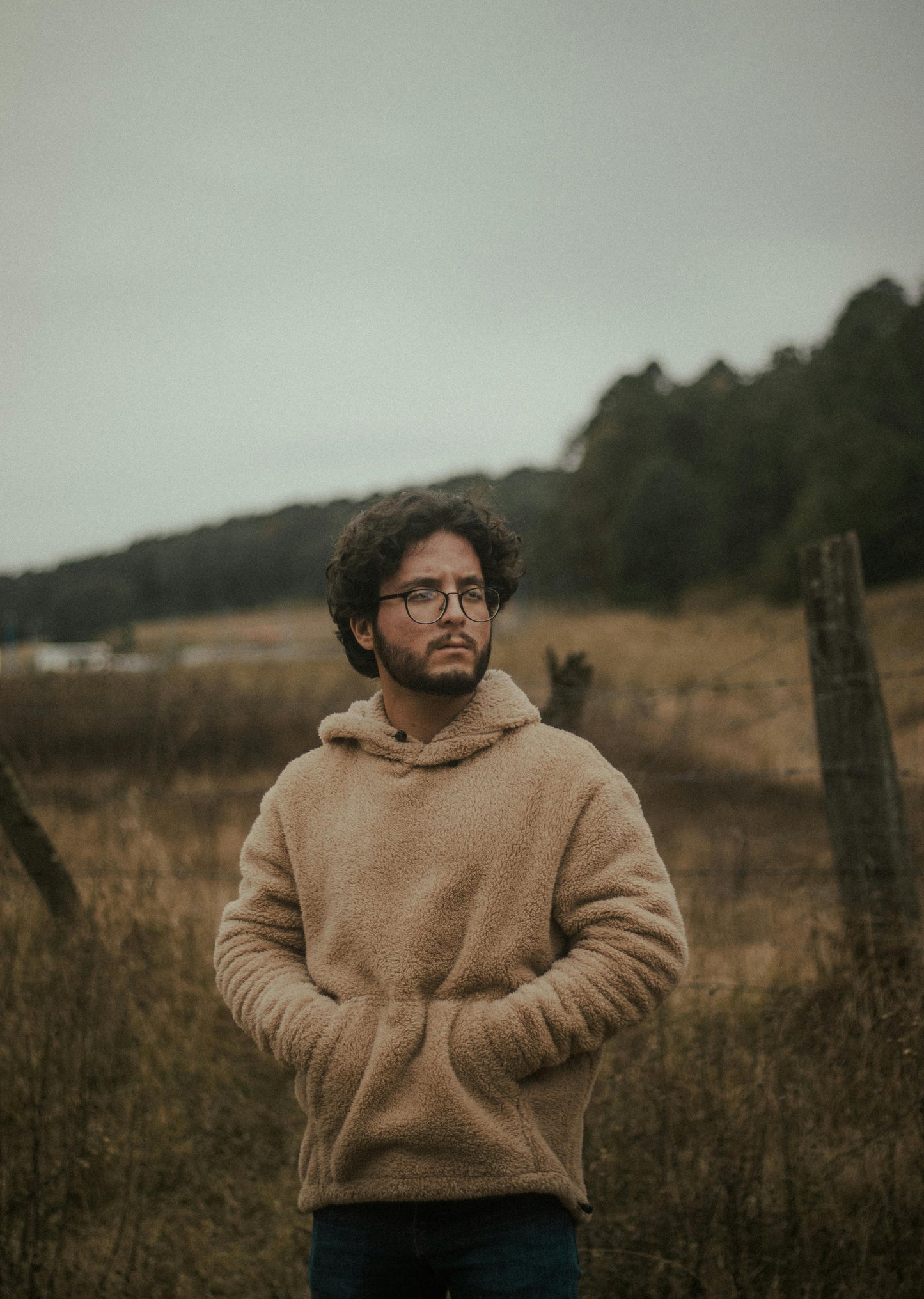 Cream-Colored Unisex Hoodie – Timeless Comfort with a Touch of Sophistication